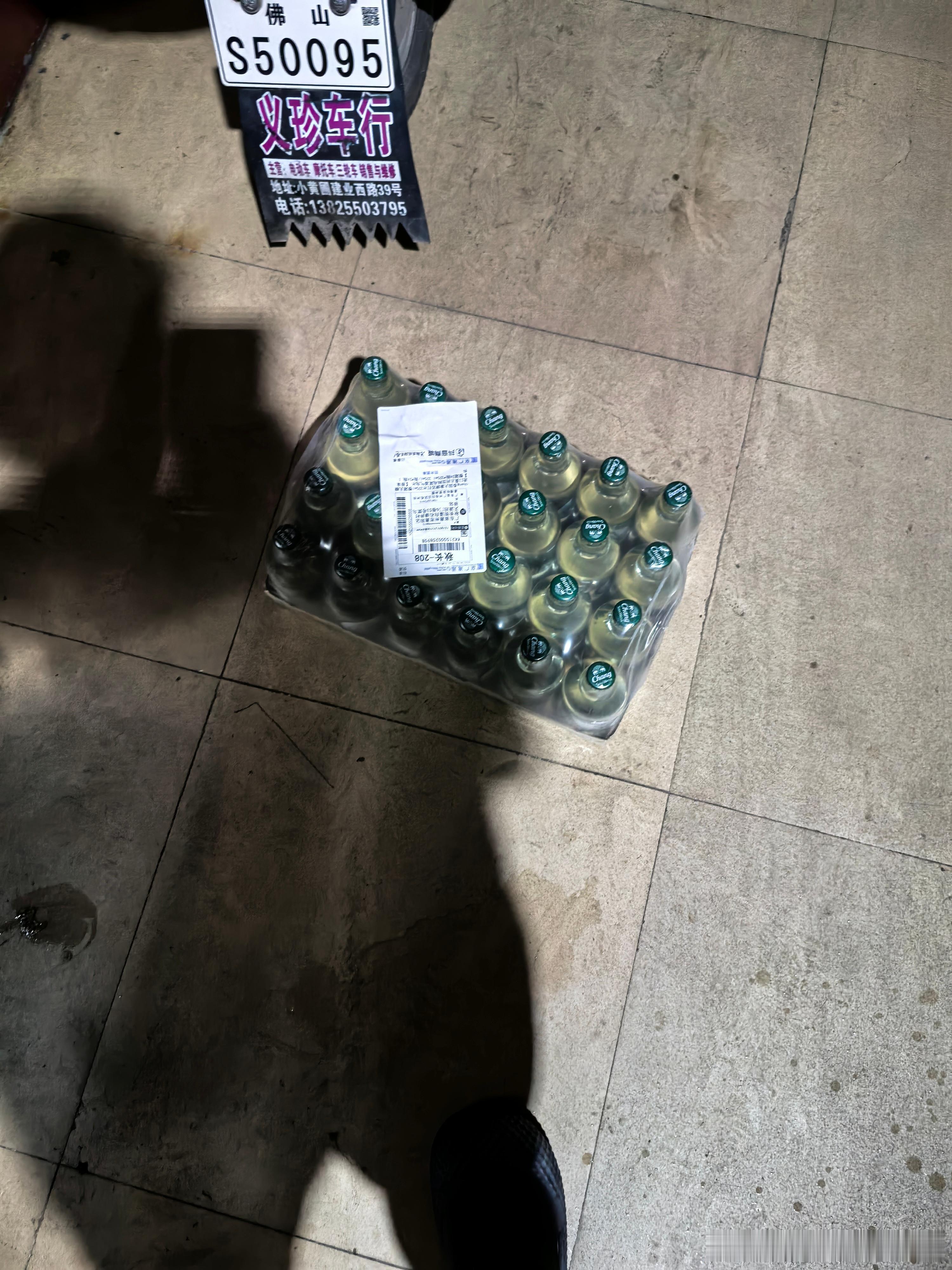 年纪大了！当年我兄弟 120斤扭到脚 我抱着他走了200m 回宿舍！ 现在我抱两