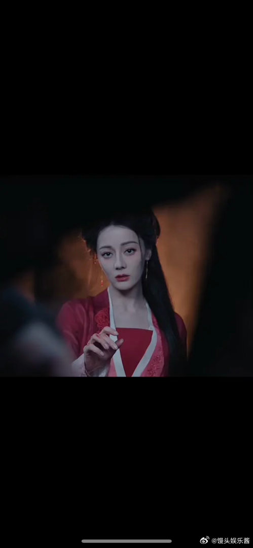 迪丽热巴显老的原因是不是比较下三白 