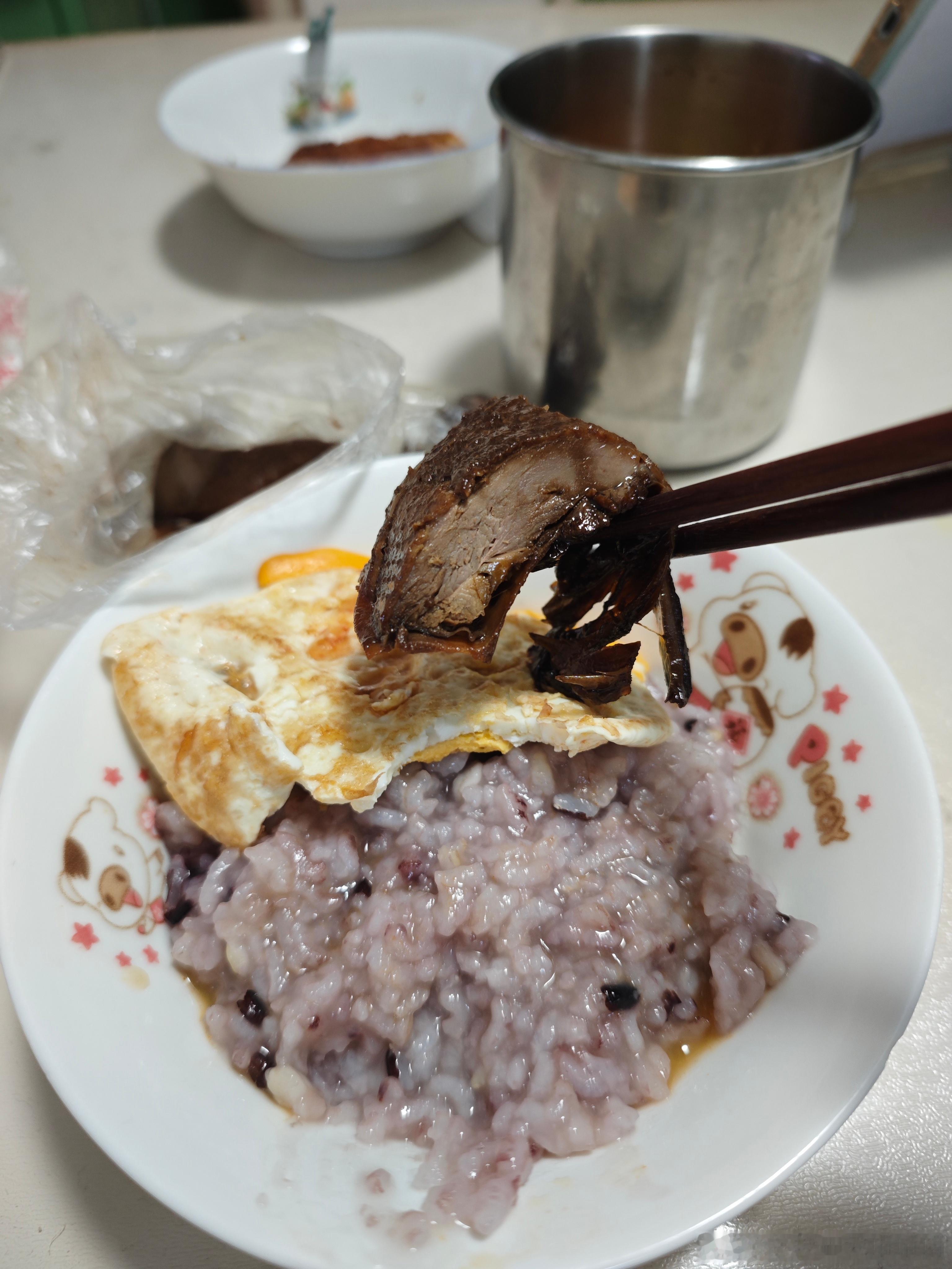 去婆家送端午礼盒，公婆知道我还没吃饭，一定要我带点菜回来，嘿嘿，是我爱的胸脯肉和