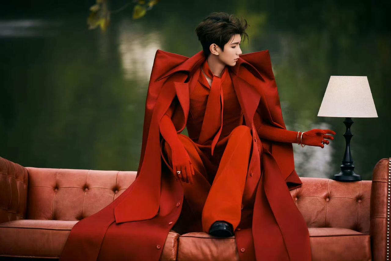 炸了炸了！王源「客厅狂欢」真的杀回跨年夜了！就在刚刚，正式官宣——2025年最后