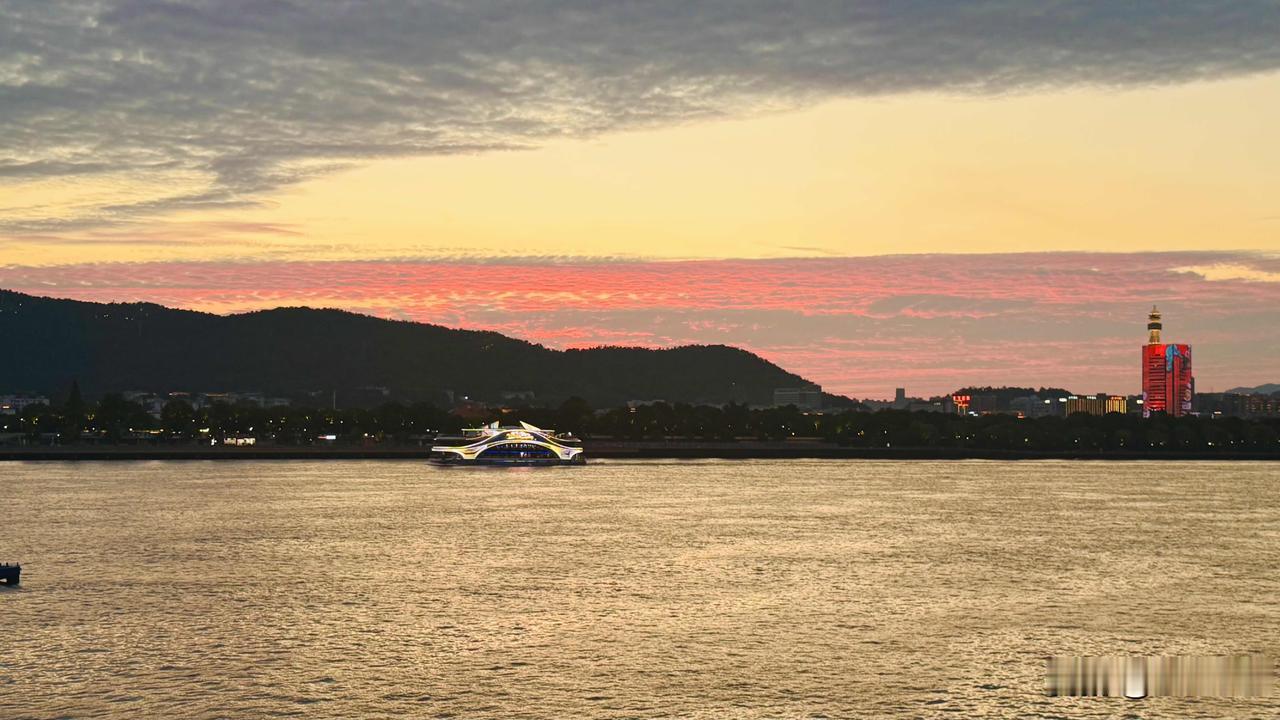 发张你手机里最美的夕阳照可以吗