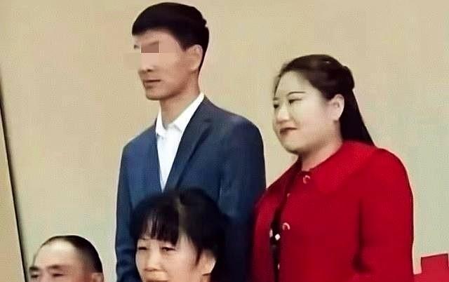 新娘因为酒席桌数和男方吵翻，说不结婚了，男方彩礼、房子首付、三金都花了，人却跑了