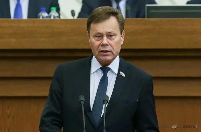 国家杜马呼吁俄罗斯民众做好应对艰难时期的准备

俄罗斯国家杜马经济政策委员会认为