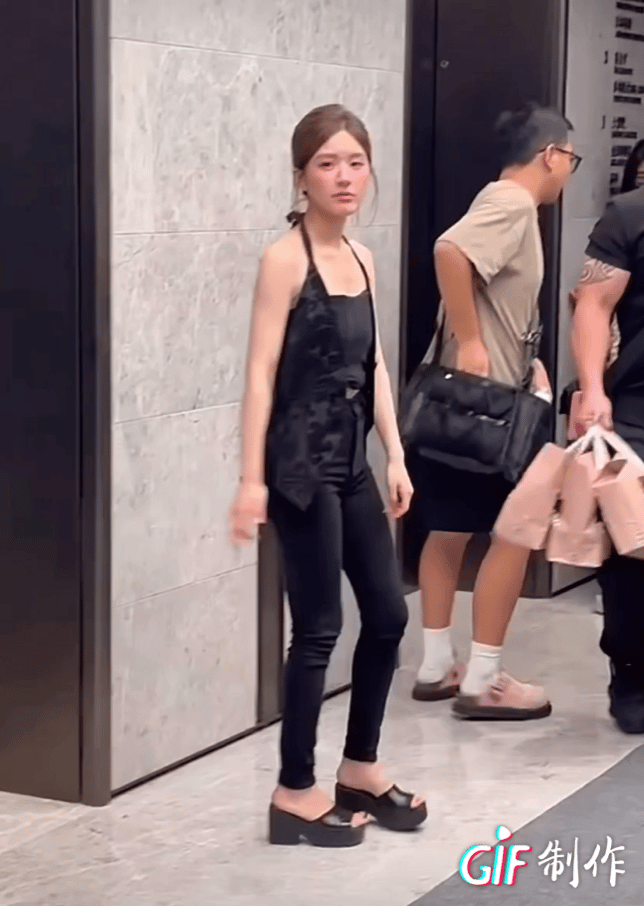 这瘦的路人看了都心疼 ​​​