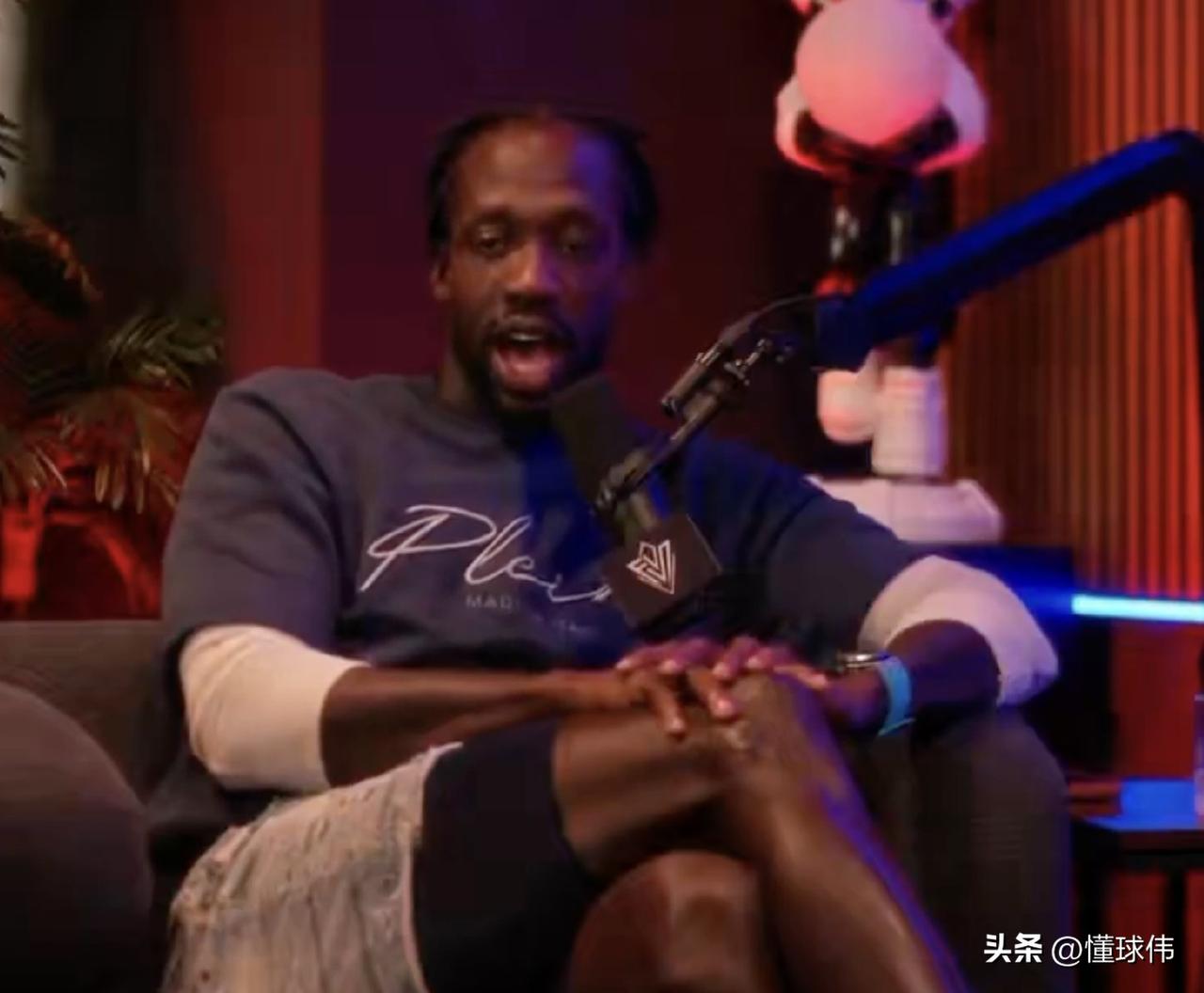 贝弗利谈威少：

“我在湖人的时候，那时候球队一塌糊涂，然后威少承受了所有。有个