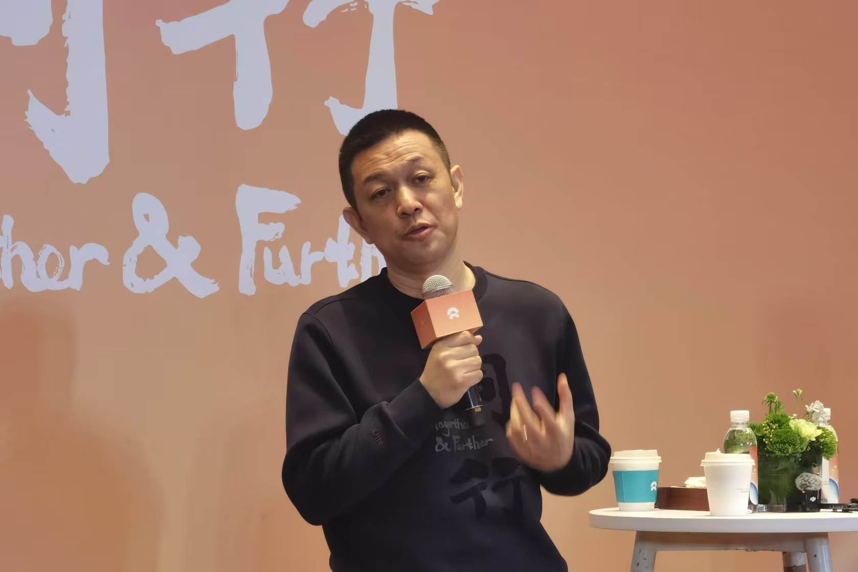 李斌回应萤火虫造型争议  在今日上午的蔚来沟通会中，有在场媒体提到大家对于萤火虫