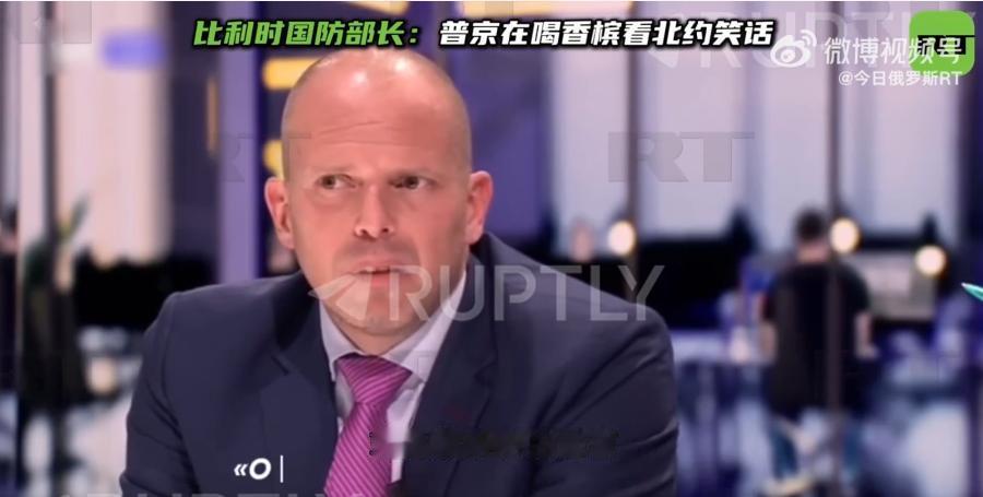 近日，比利时防长无奈的说：“普京现在一定在喝着香槟，看北约笑话。”
 
1月8日