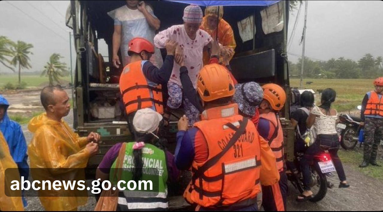 台风“凤凰”周一从菲律宾西北部移出。此前，该台风引发了洪水和山体滑坡，导致多个省