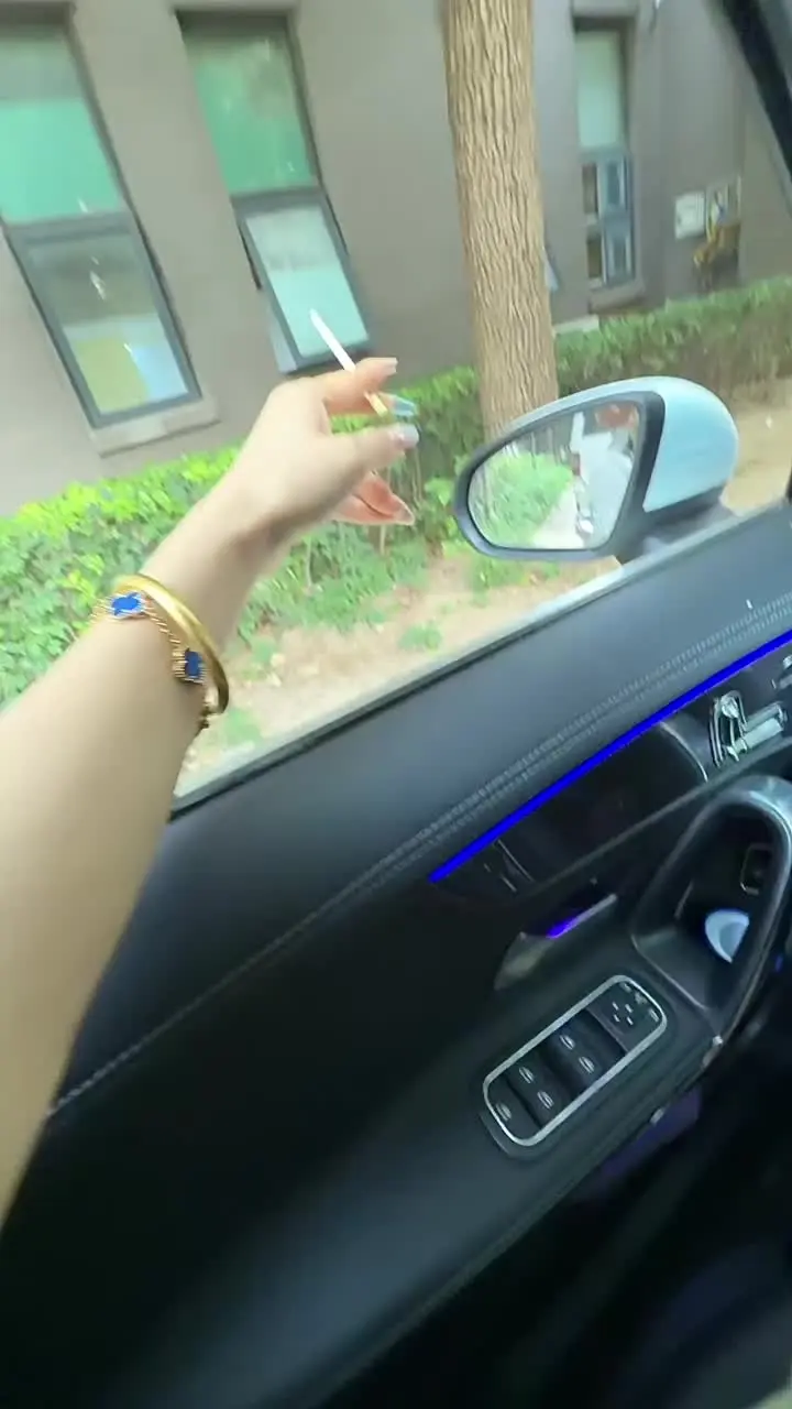 以后别再叫我摸着良心说话了，我平胸，没有良心