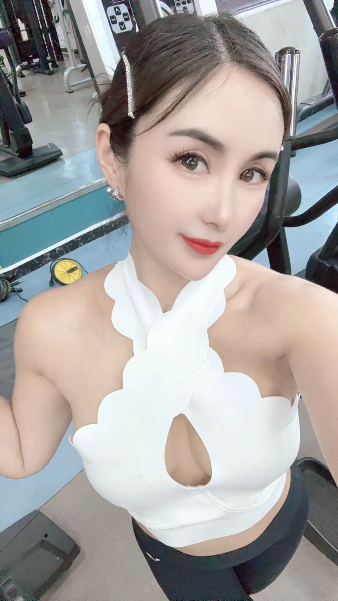 “你变得好看不是为了取悦任何人 而是当你站在镜子前 你的那份自信与美丽...