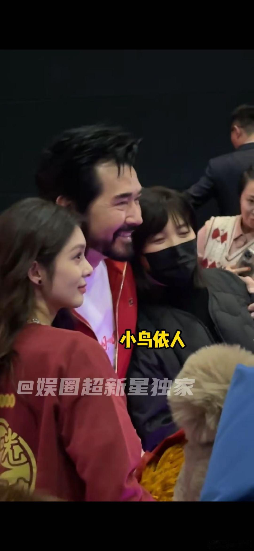傅菁带妈妈成功追星费翔  追星界的新典范！傅菁妈妈不仅成功追星费翔，还展现了追星