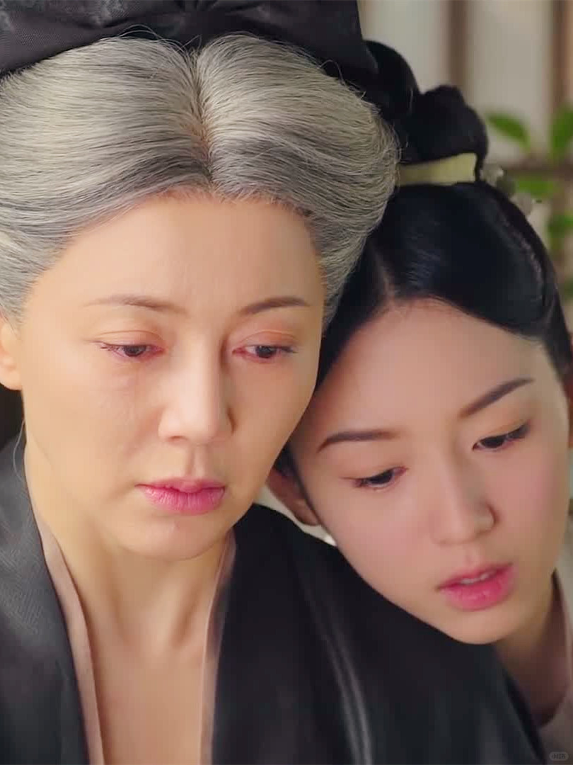 谁懂？看她这满头华发，我突然原谅她了...