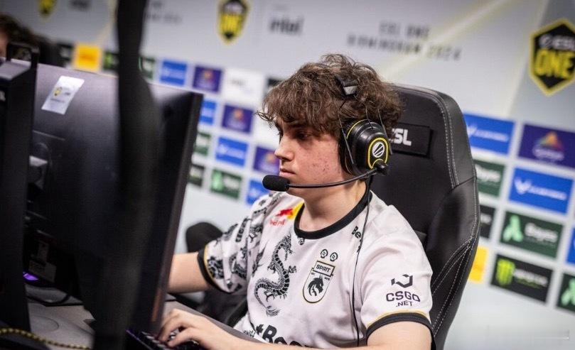 Larl：Ame，Faithbian，XinQ全是那个黄金阵容的选手。优秀的选手