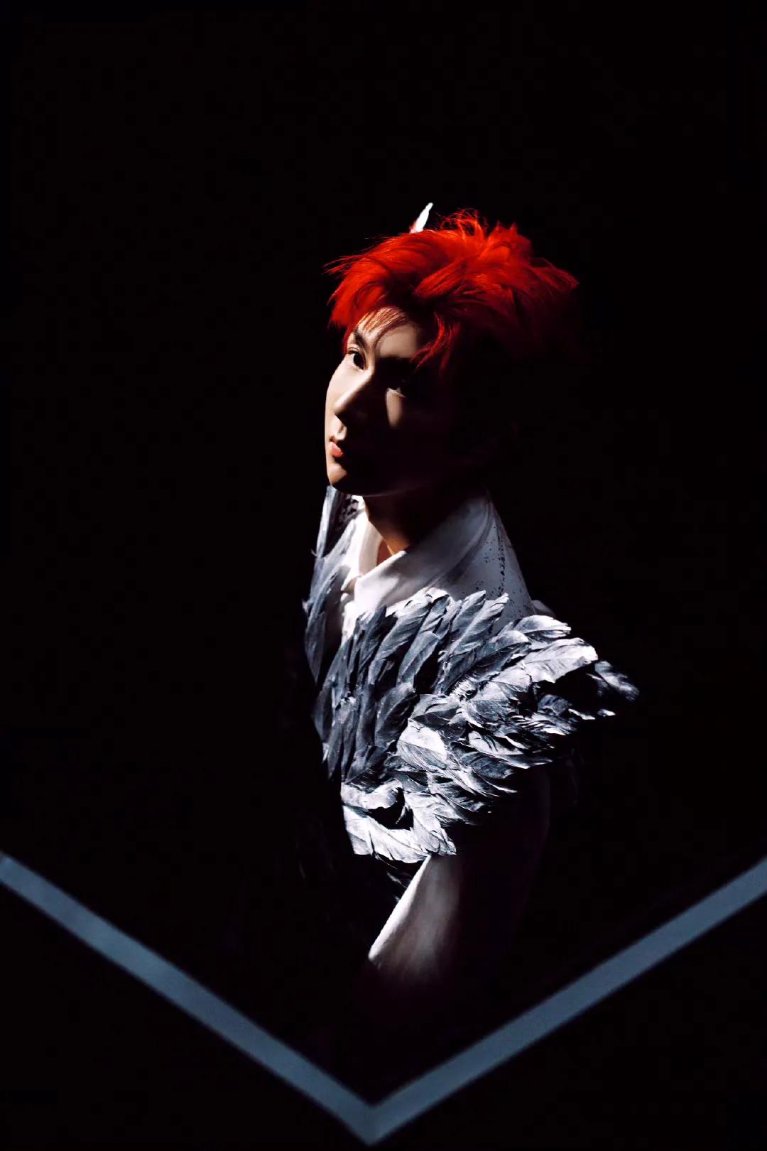 王源客厅狂欢巡演上海站D1花絮图有！
王源在舞台上忘情歌唱时，宛如自由挥舞着翅膀