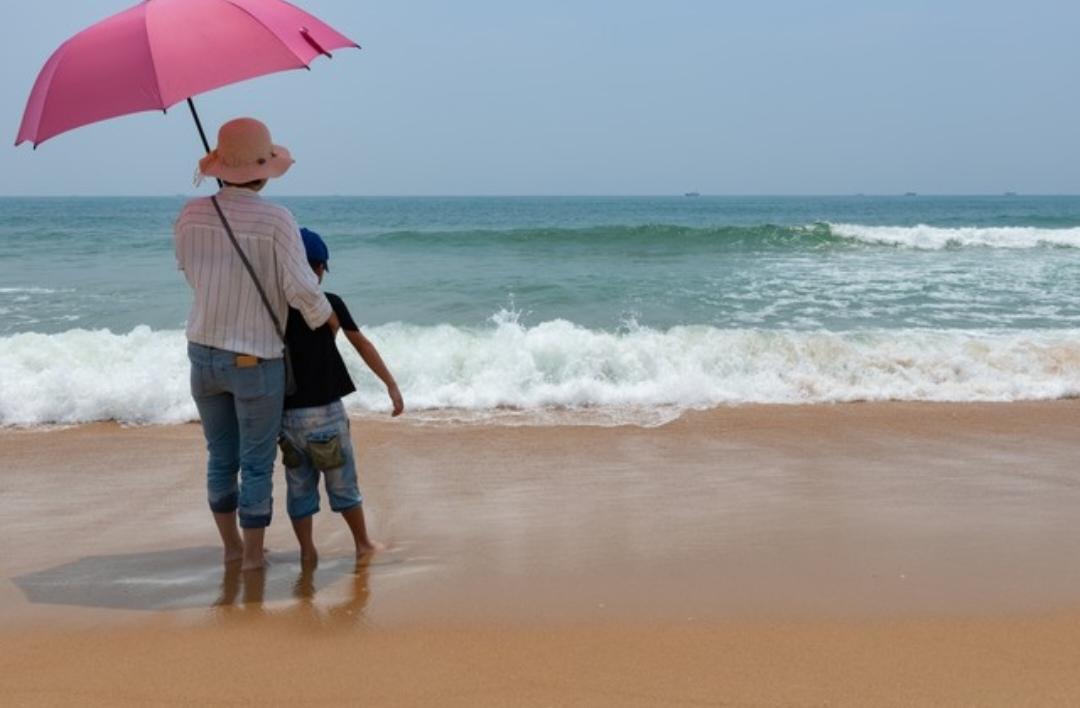 同事芳姐怎么也没想到，老公只是好心去接朋友，就这么一去再也回不来了。
芳姐说，她