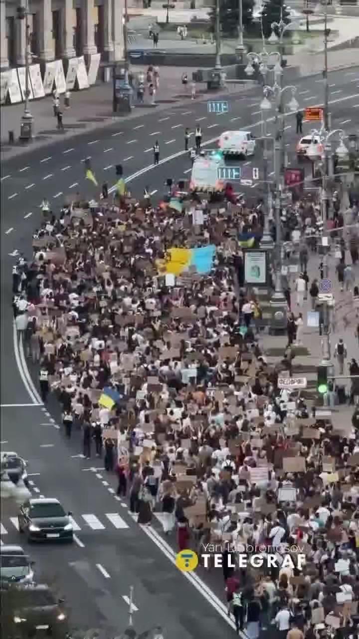 对发国难财深恶痛绝？乌民众游行：要求费多罗夫恢复乌国防部长职务原因

截至7月3