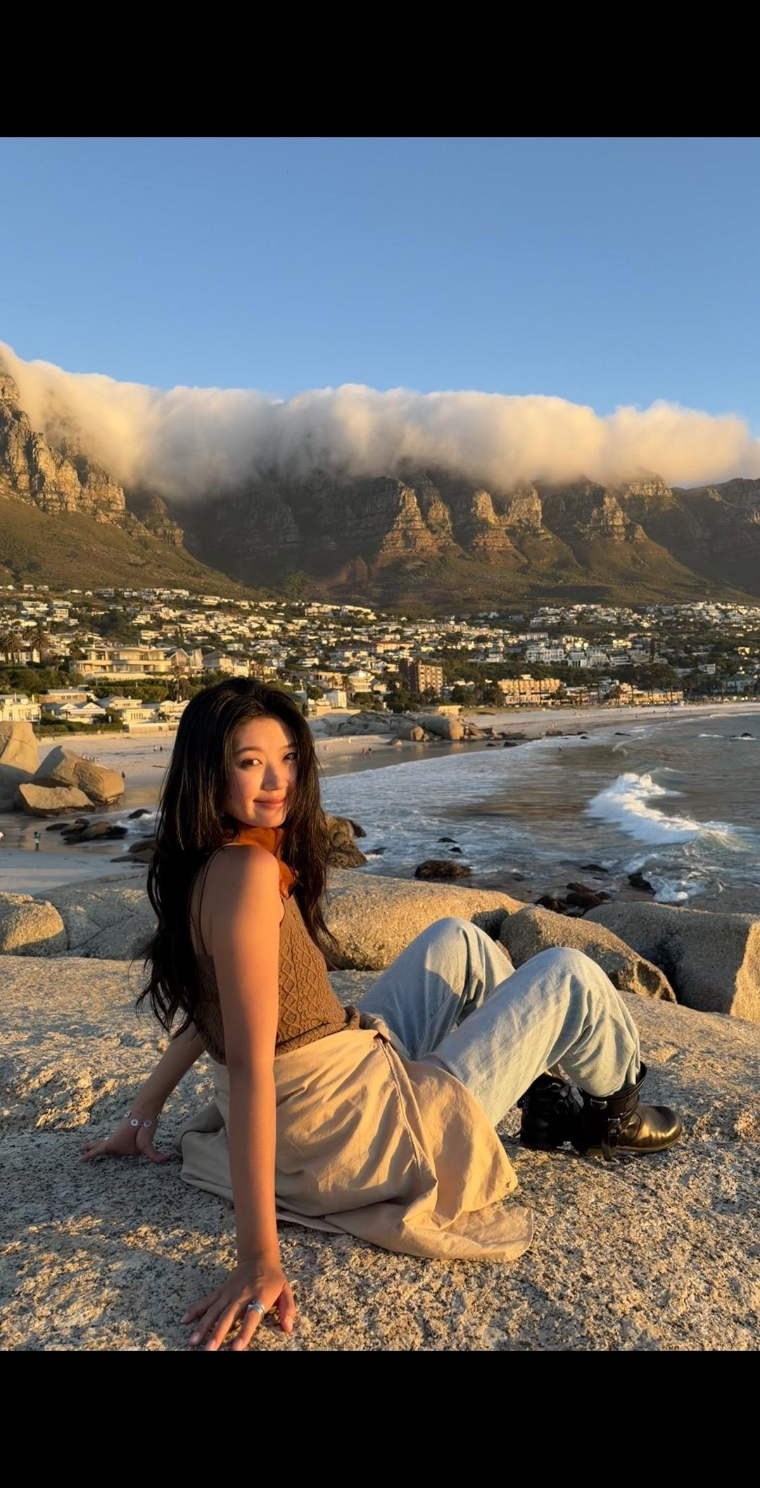 “上帝如果爱一个人， 就叫她流浪，东跑西奔。 溪流，高山，草地，林莽...