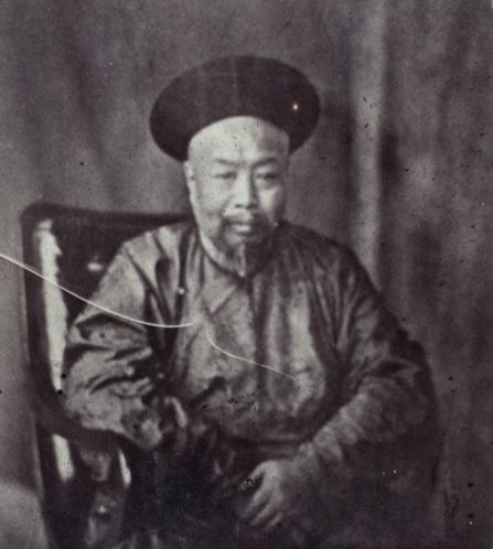 他压榨百万百姓搜刮民脂，后富贵无忧安度余生，如今竟然还有人赞美他
 
回望封建历