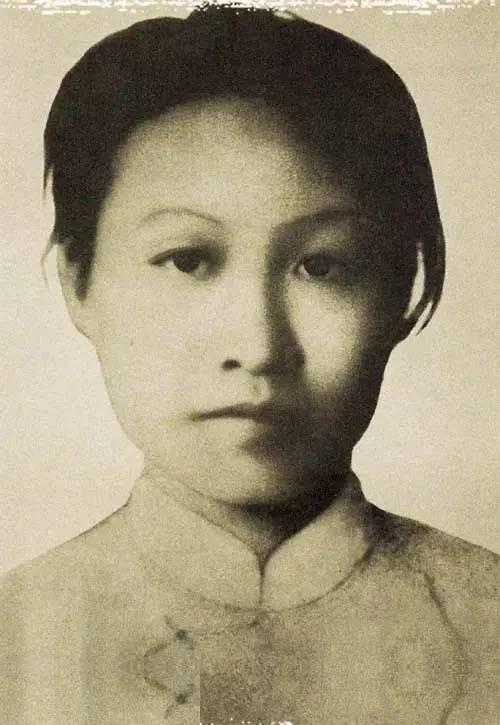 1960年，毛主席的案头放着一封信。

写信人自称赵一曼的儿子——满篇抱怨，字里