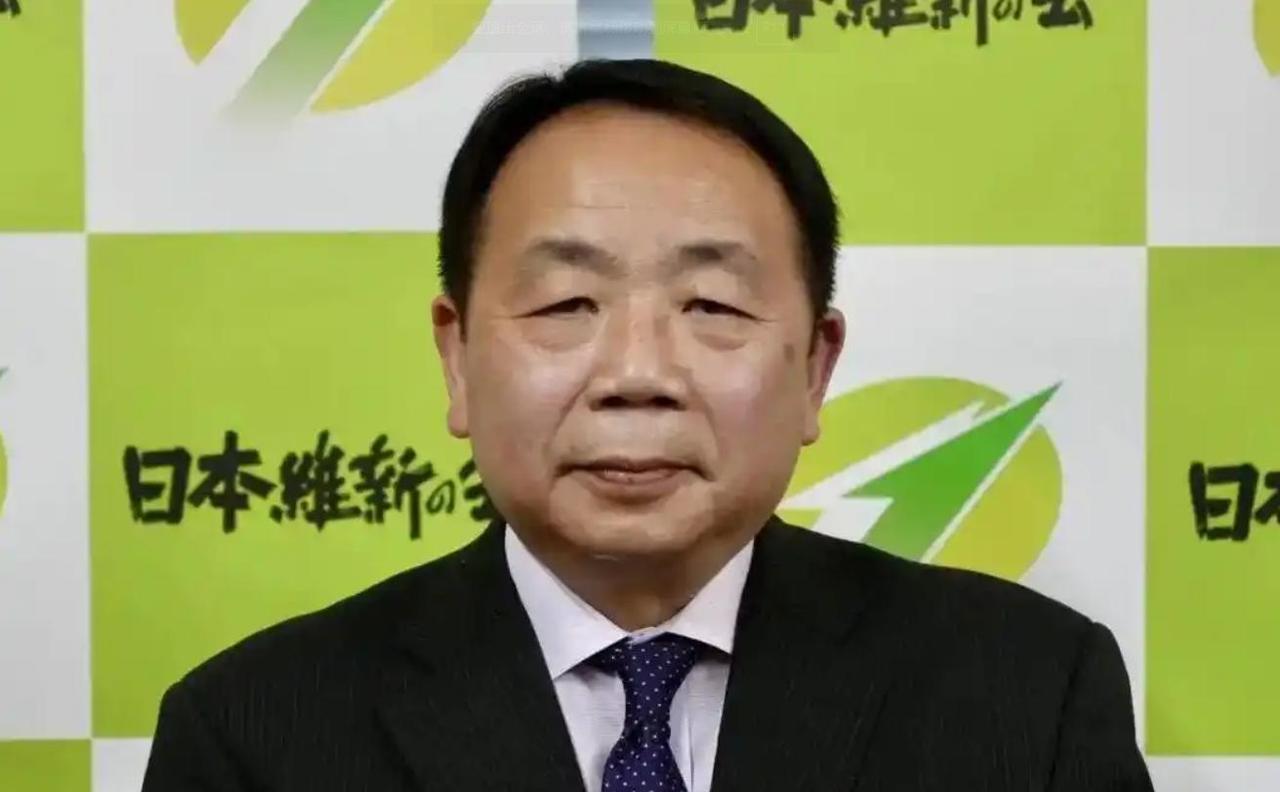 中日航线刚停了12条！
“汉奸”就破防了！
有个改名叫大野旭的内蒙人。

在网上