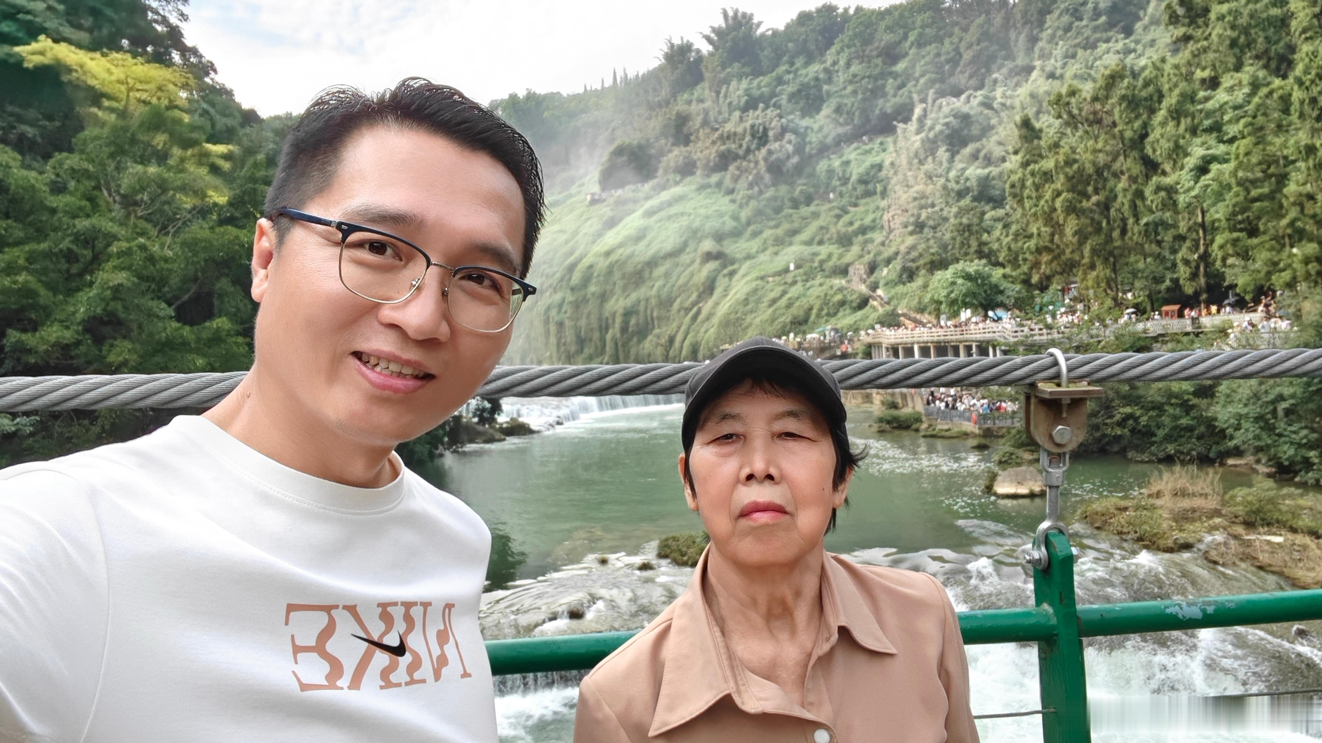 大家早上好！正带着老妈在贵州四处转转，本以为可以避避暑，到了后才发现避暑只限于早