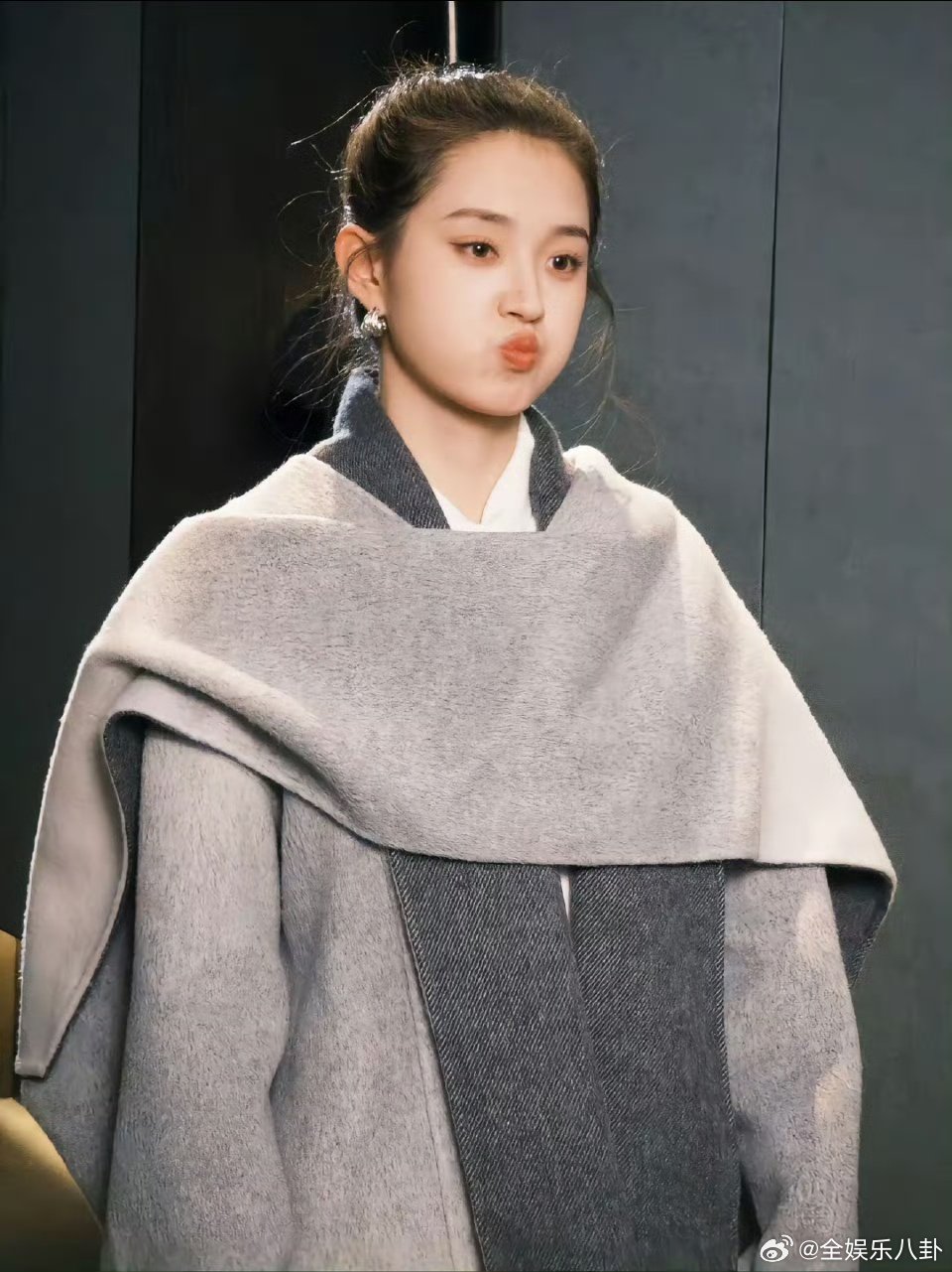 郭宇欣回应粉丝让少接吻戏郭宇欣的回应好圈粉！理性看待吻戏，坦言是工作所需，只要合