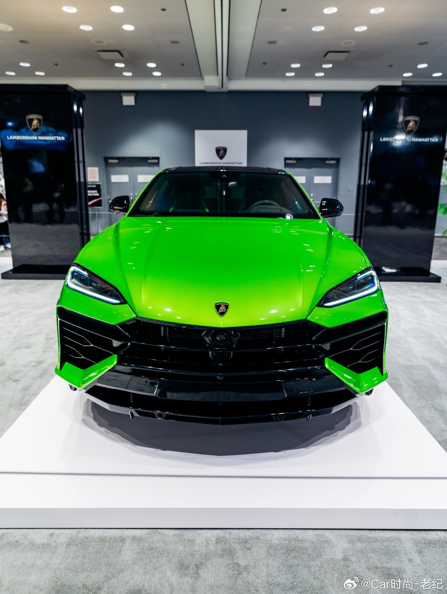 展出的这款兰博基尼Urus SE。是兰博基尼向全面混动化迈出的下一步。作为首款插