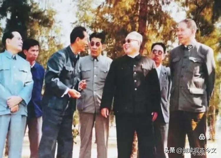 历史时光
1987年2月11日，曾亲身经历海南岛战役的40军118师老首长刘振华