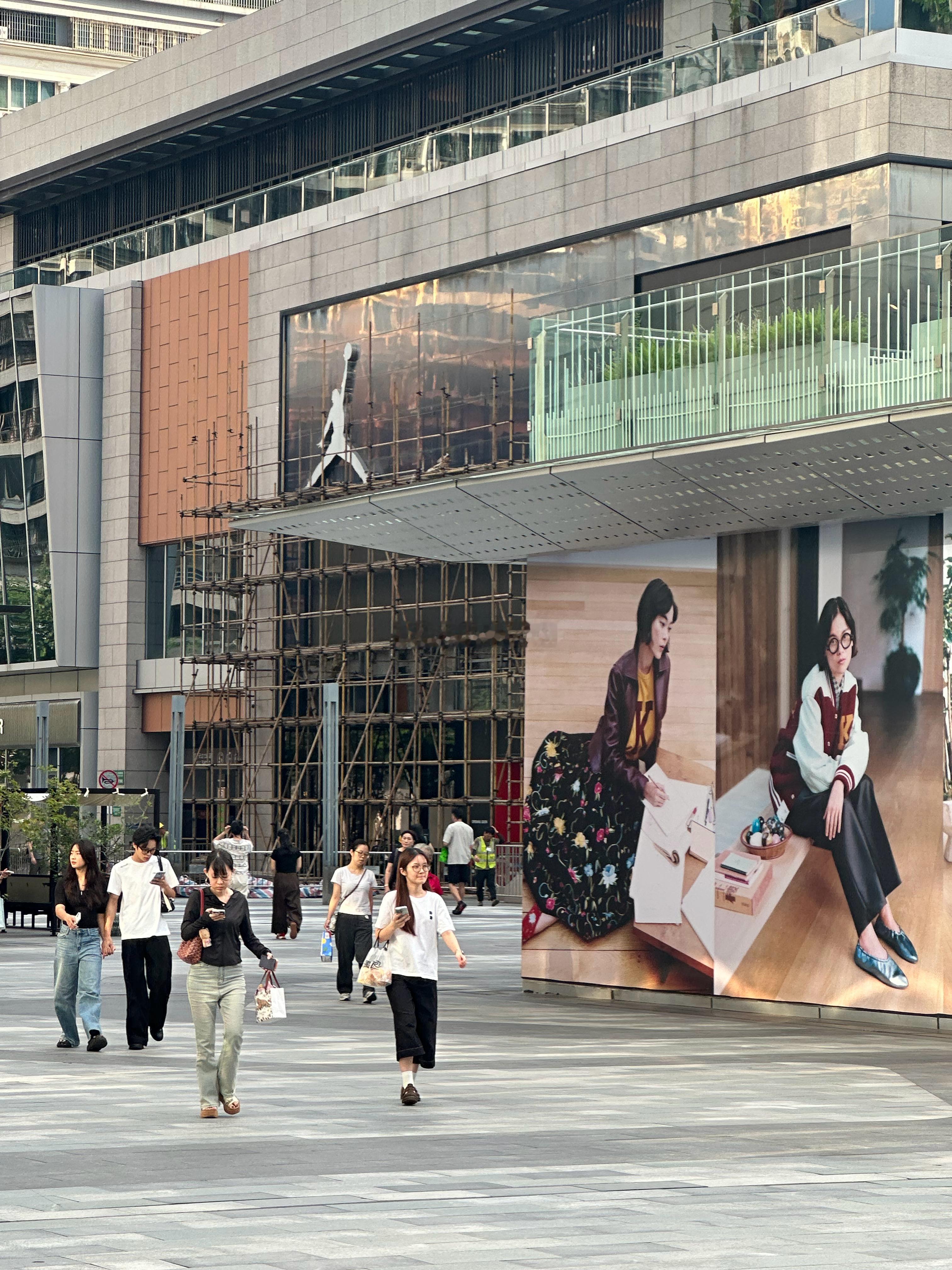 厦门商业 DIOR迪奥成衣店中秋节档期开幕；KENZO即将转去西区广场等位；凯乐