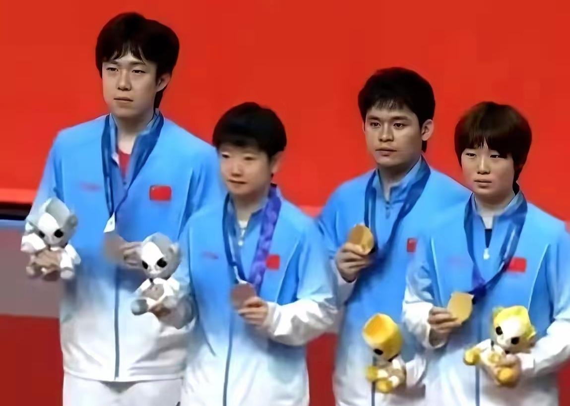 热烈祝贺中国乒乓球队夺得亚运会乒乓球项目六金四银一铜奖牌！


国乒夺得亚运会乒