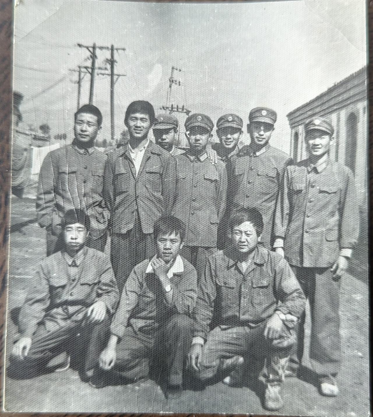 现在当兵的战友还有种地的吗，我是1982年入伍，入伍的前两年是在部队的农场种水稻