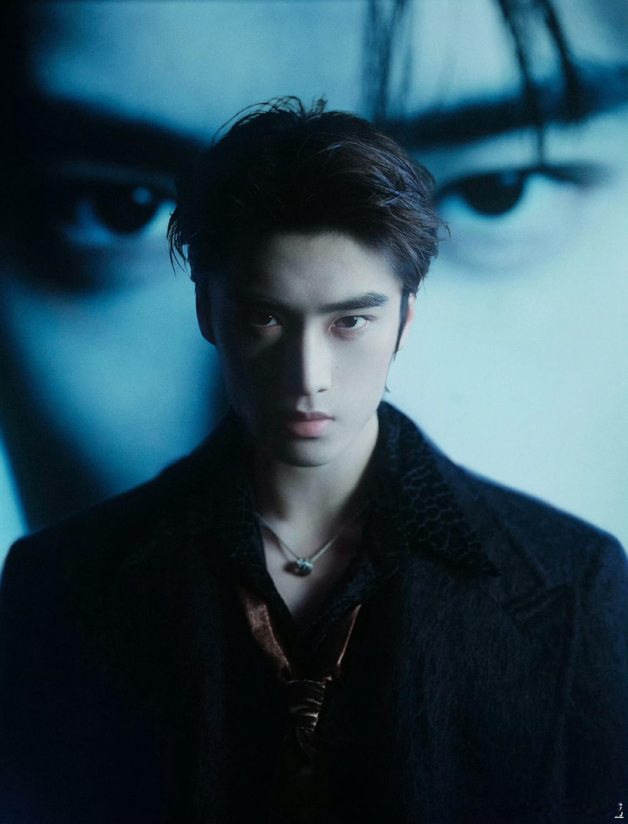 微博之夜出图 哥哥今晚真的闪闪发光！从红毯到内场都魅力满分，期待更多惊喜呀，我们