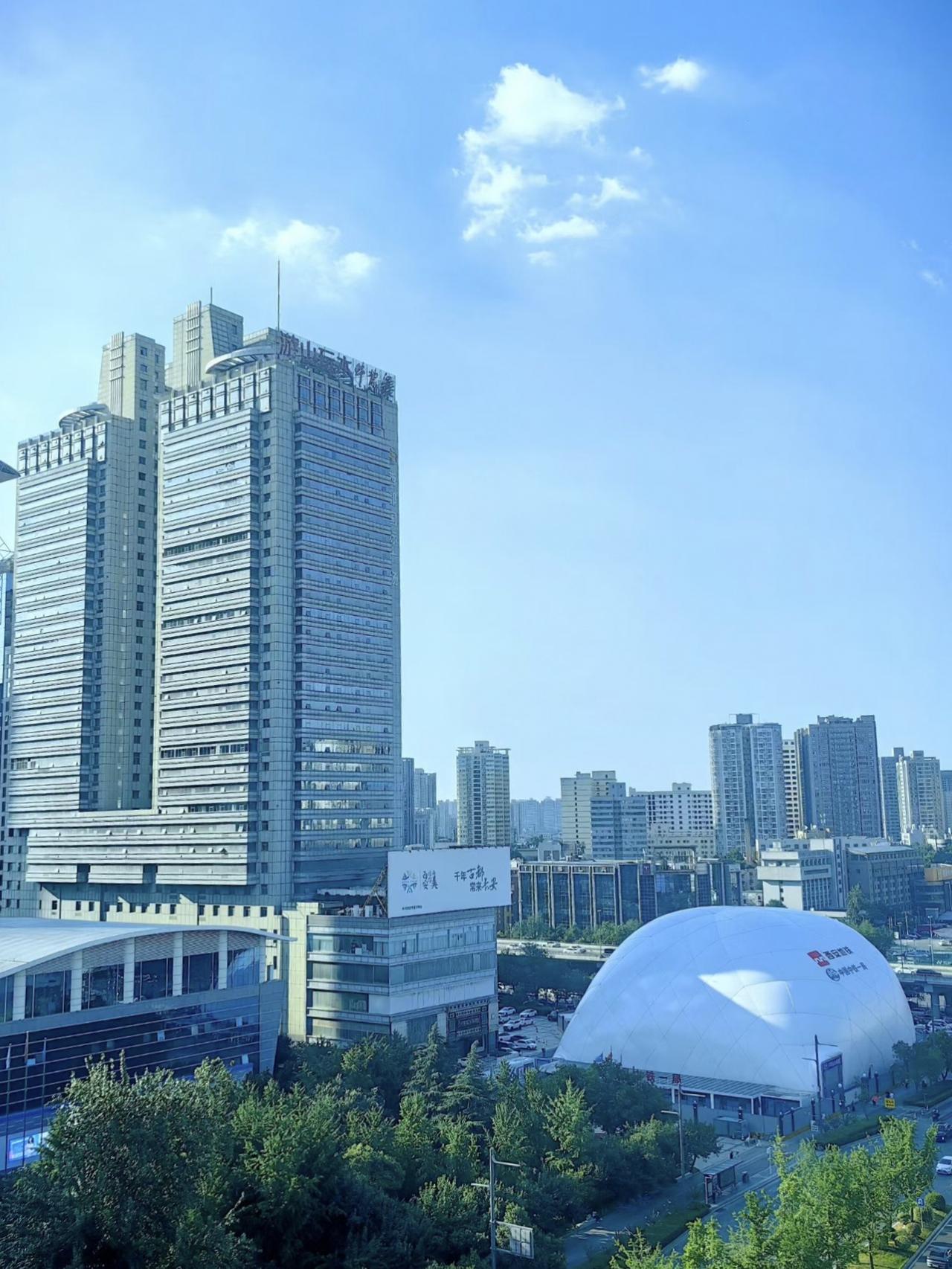 西安地铁西北工业大学站气模施工！卫生又防噪，环保施工……