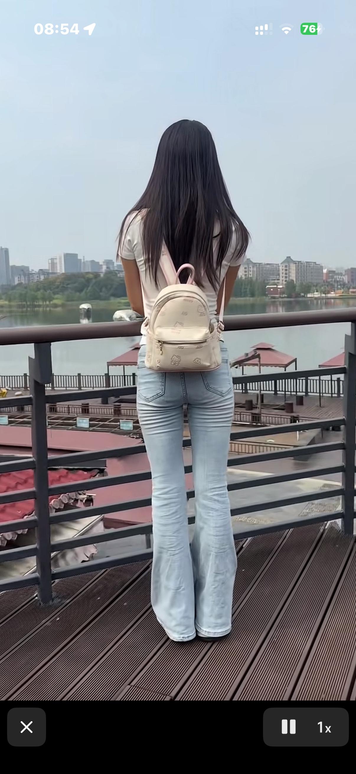 陌生的城市，没有人关怀，
除了上班，就是一个人呆在出租屋