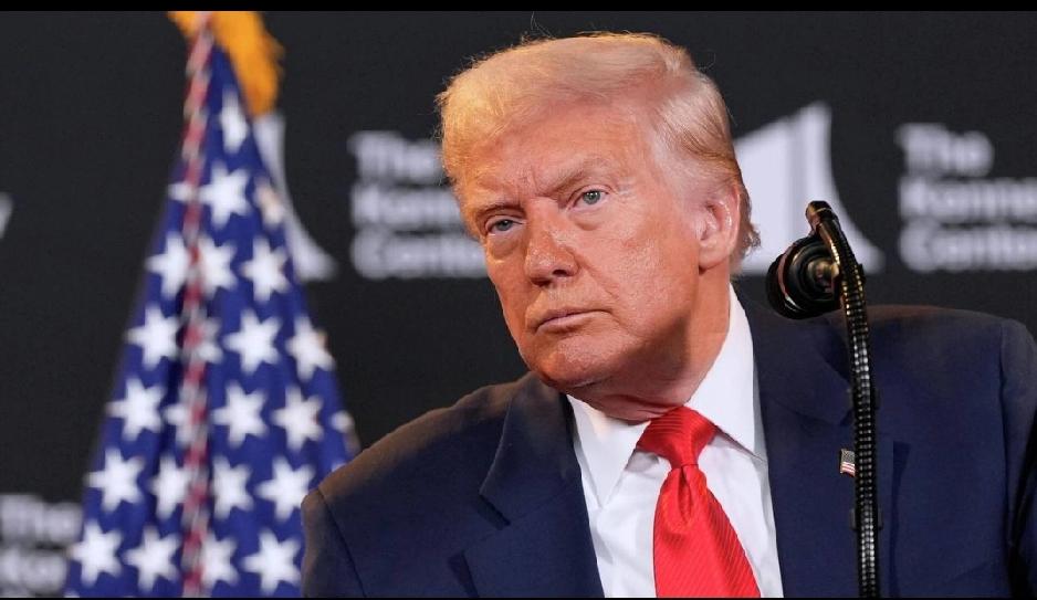 当被问及维护北约是否比控制格陵兰岛对他更重要时，特朗普没有给出直接回答。
美国总