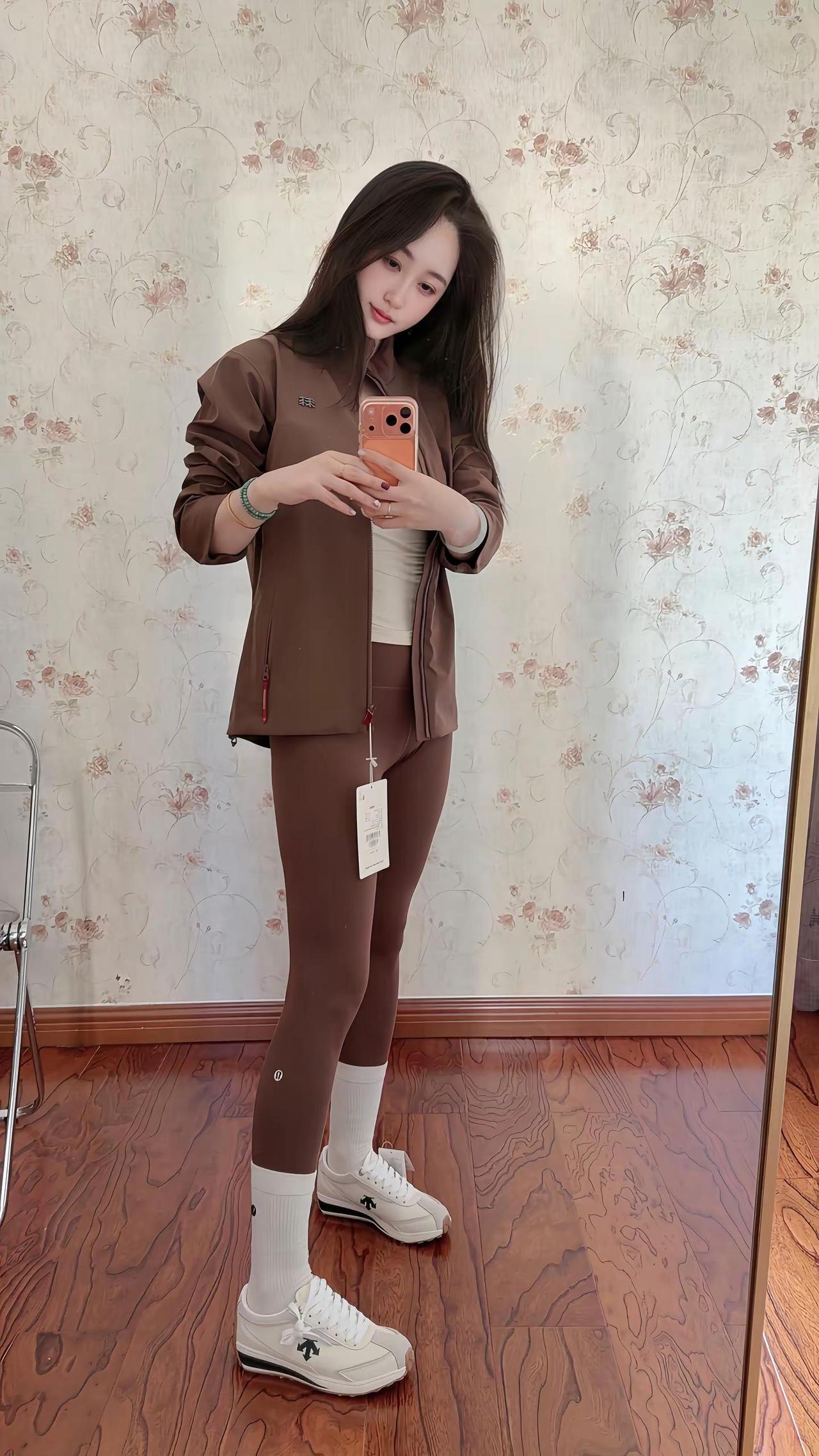 瑜伽裤穿搭 冲锋衣