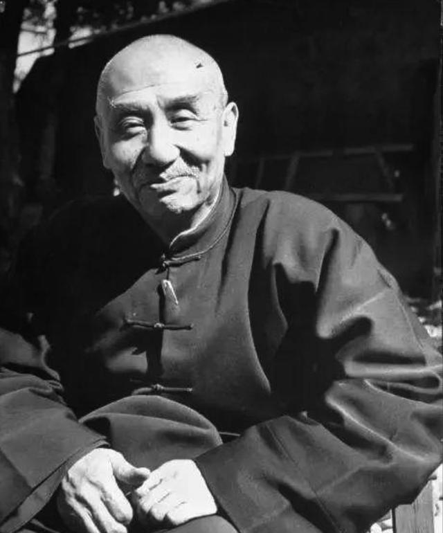 1949年12月，阎锡山等14人，乘坐的飞机，遇寒流无法上升，陈立夫劝阎锡山：“