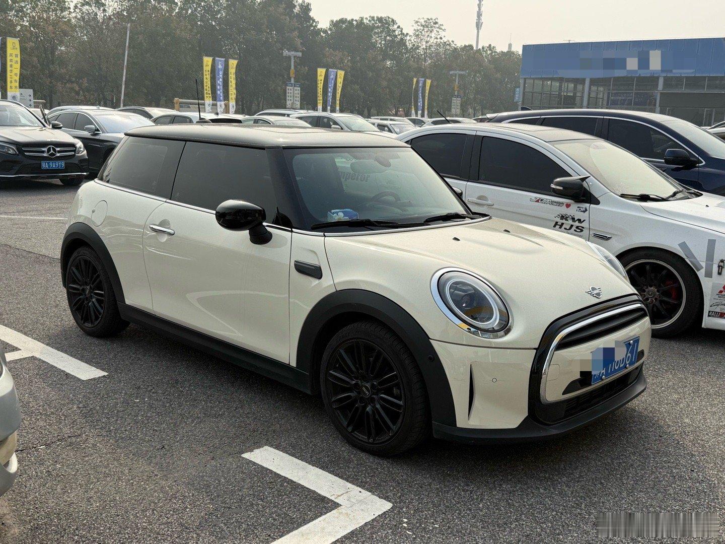 一大早购入22款 Mini Cooper 改款艺术家仅2万公里 一手车 全车原版