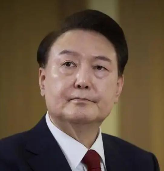 果然被我猜中了！李在明可能是韩国历史上最厉害的总统之一，因为他亲手让前总统尹锡悦