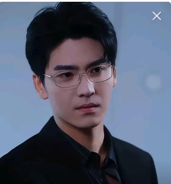 现在的短剧演员，颜值，演技一点儿也不输那些科班出身的演员，图上的这位男演员也算得