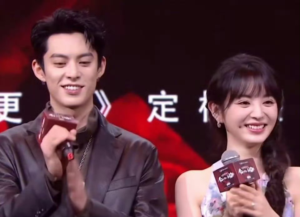 王鹤棣田曦薇直播同框生图，这对的CP感也很足呢~一个痞帅一个甜妹[好喜欢]大家觉