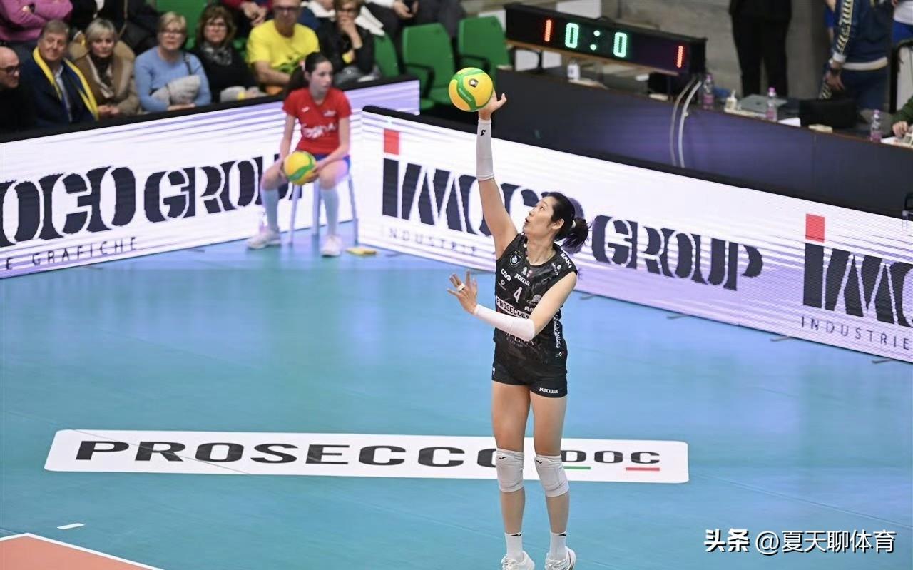 白瞎了朱婷这么好的得分数据，想要输球干脆都上替补算了，主教练就不能心疼心疼朱婷吗