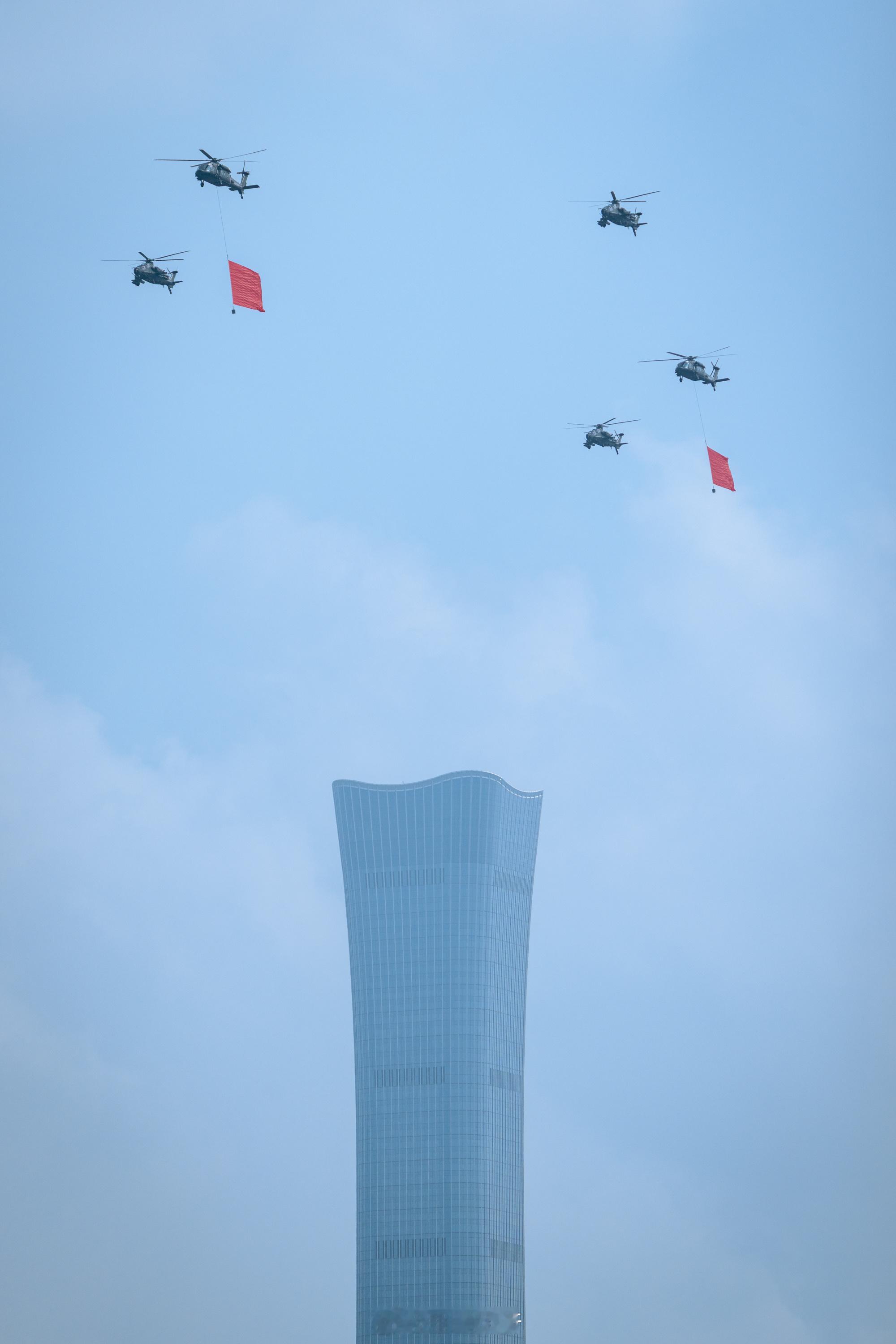 第一次全要素天气其实一般，但也算可以接受了，直升机编队掠过中国尊，还是相当震撼，