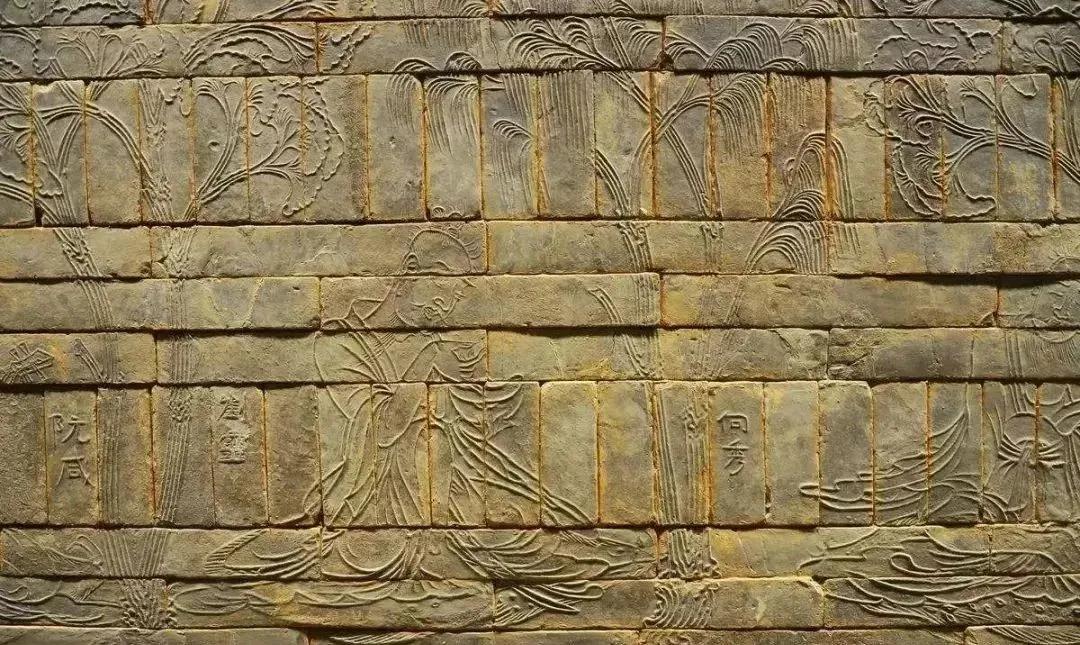 竹林七贤砖印模画（现藏南京博物院）

南朝。长244厘米，宽88厘米，由300多