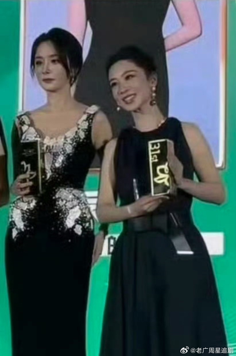 今天看双杨这张合照，更有故事了…