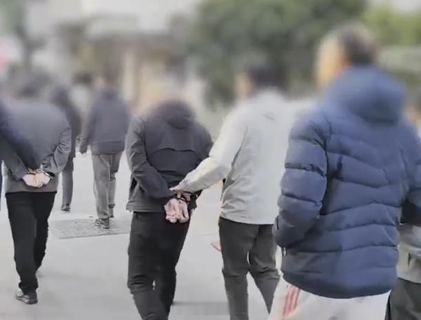 据说广州警方近日一举打掉了4个涉网约车等故意制造交通事故实施“碰瓷”诈骗、敲诈勒