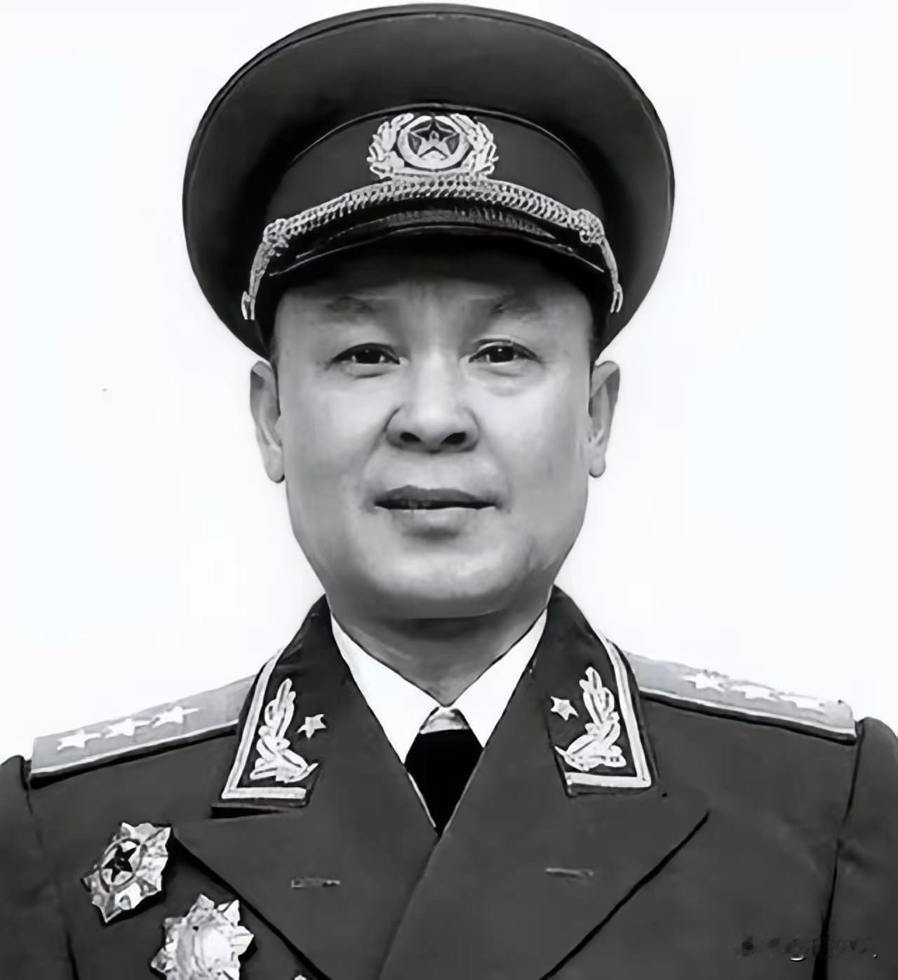 位高不忘本！兵团司令韦国清当众给下属敬礼：职务可变，恩师初心不变
 
解放战争后