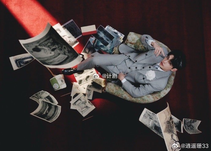 这还是我认识的彭昱畅吗 彭彭什么时候进化成这种风格了！白玫瑰和西装的搭配简直神来