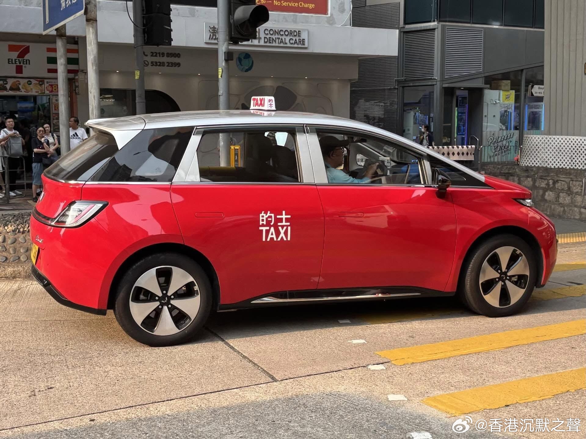 香港引进咗少量五菱电动的士🇨🇳🇭🇰图：香港读者提供五菱云朵