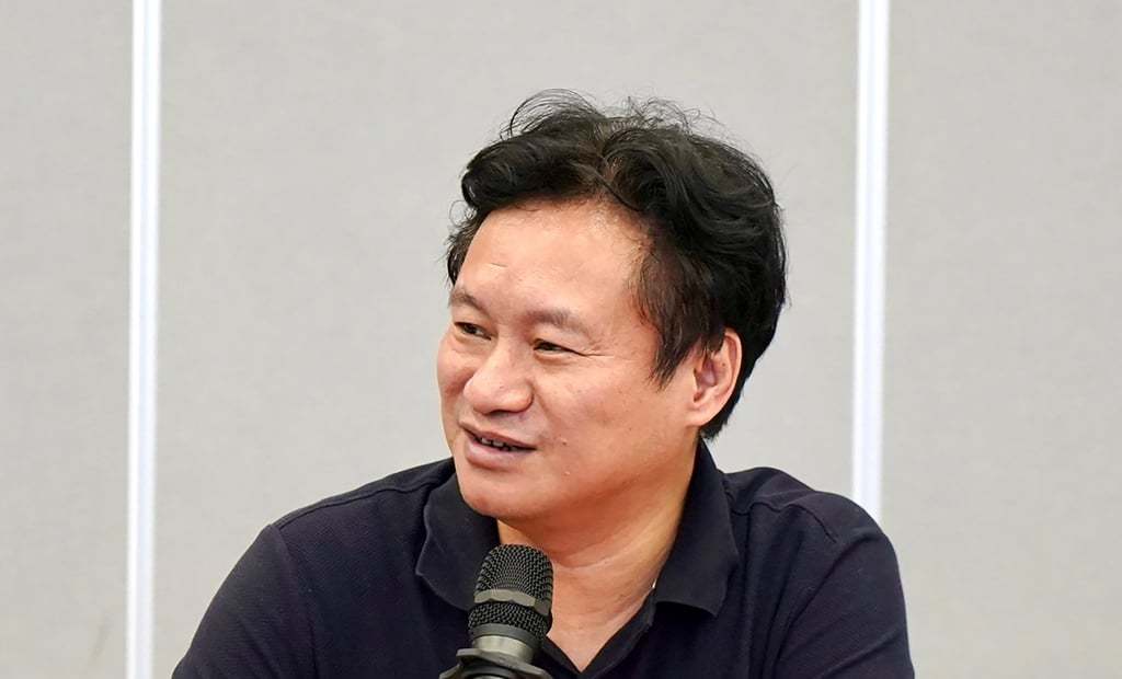 又又又一位外国科学家来华工作。¹ 这一次是雅努什·帕夫利申（Janusz Paw